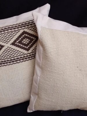 Cojin de telar con aplicación de tela lona